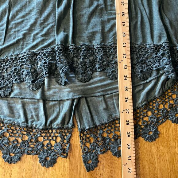 Cupio Dusty Sage Embroidered Back Slit Tank Top Shirt Size Large Womens - Picture 11 of 11